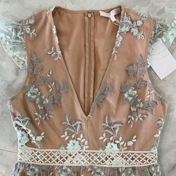 Wayf Oakfield Embroidered maxi dress medium - Picture 9 of 9